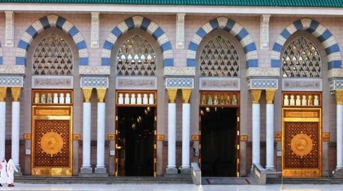 Pintu Masjid Nabawi dan Ukiran Lainnya Tembaga dan 